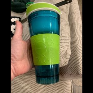 Snackeez Cup with Built In Snack Holder